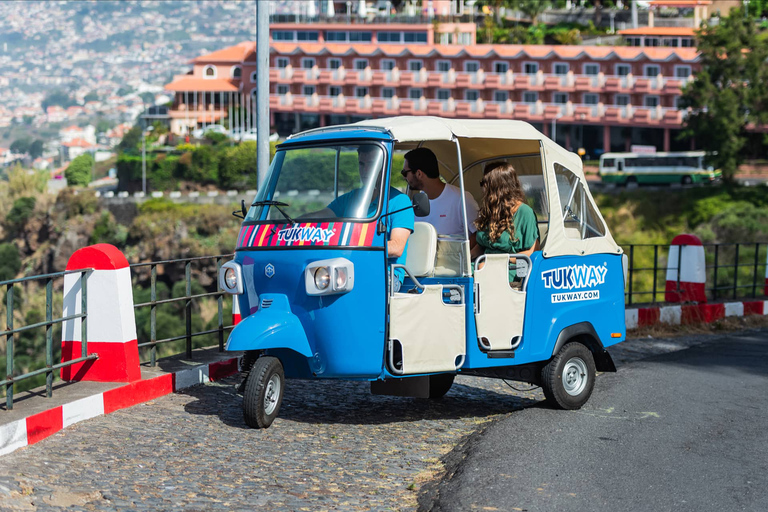 Visite guidée privée en Tuk-Tuk des hauts lieux de l'île de MadèreFunchal : Visite guidée privée des points forts de la ville en Tuk-Tuk