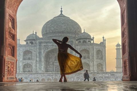 Agra: Tuk Tuk Tour via Taj Mahal & City Center