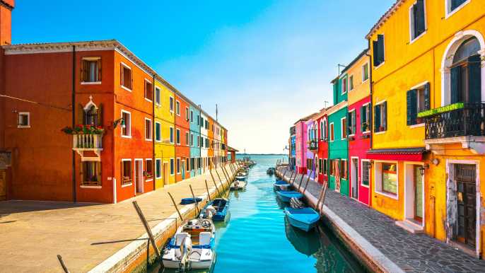 From Venice: Murano & Burano Guided Tour by Private Boat