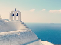 Santorini, degustación de vinos y maridaje de alimentos en 3 bodegas - Housity