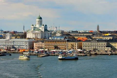 Helsinki: Express Walk with a Local in 60 minutes