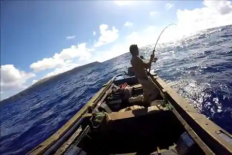 Ancestral fishing: Fishing with an experienced Rapa Nui