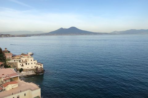 Naples: Posillipo Sunset Boat Tour with Champagne and Fruit