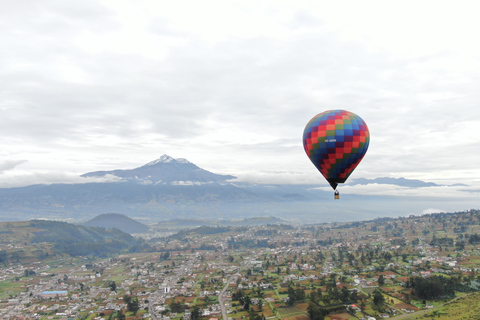 Otavalo: Paseo en globo al amanecer sobre el Lago San Pablo