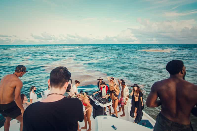 Cancún: Private Luxury Yacht Party with Sunset and Open Bar | GetYourGuide