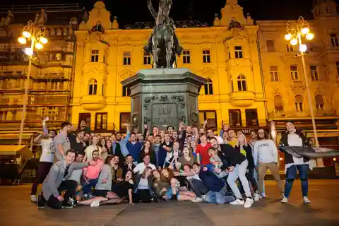 Zagreb: Bar Crawling privado e teste de álcool com um guia