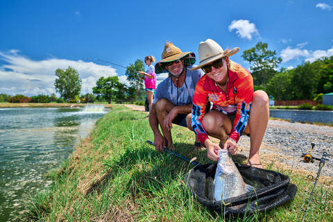 Transfert de Port Douglas Pêche au crochet à Barra avec déjeuner