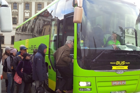 Český Krumlov: Tagesausflug ab Prag mit Tavernen-MittagessenTour auf Französisch