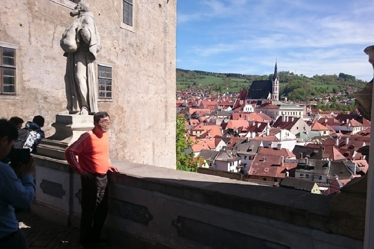 Český Krumlov: Tagesausflug ab Prag mit Tavernen-MittagessenTour auf Französisch