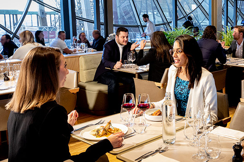 Von London aus: Tagestour nach Paris mit Mittagessen auf dem Eiffelturm