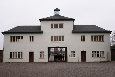 Berlijn en Sachsenhausen - privétour per auto of treinPrivérondleiding per trein en te voet