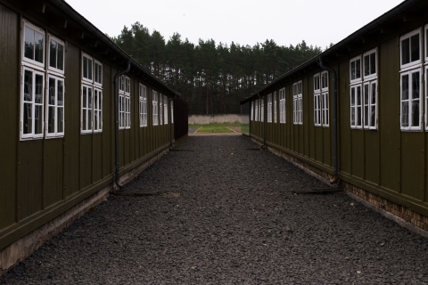 Berlin i Sachsenhausen - Prywatna wycieczka samochodem lub pociągiemPrywatna wycieczka pociągiem i pieszo