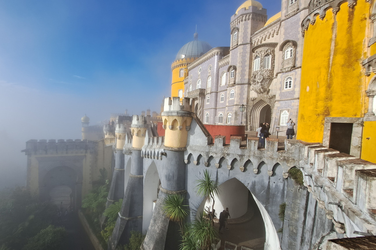 Från Lissabon: Sintra, Pena-palatset, Regaleira och Cabo RocaGuidad rundtur i de viktigaste monumenten