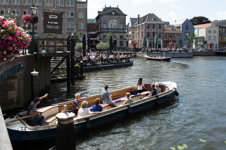 Leiden: Guided City Canal Cruise