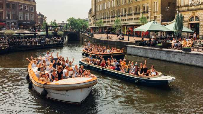 Leiden: paseo en barco por el canal con guía