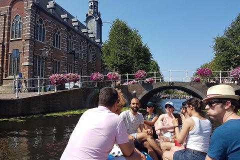 Leiden: Self-Guided Electric Boat Rental in the Canals