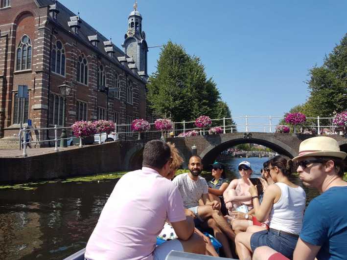 Leiden: Electric Boat Rental