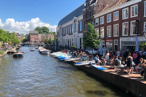 Leiden: Paddleboard Rental to Explore Leiden's Canals