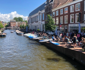 Leiden: Paddleboard Rental to Explore Leiden's Canals