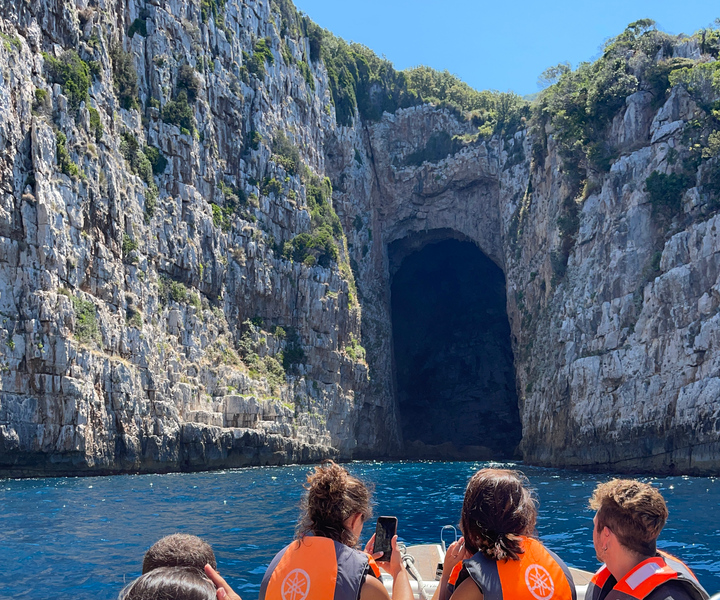 Valona: tour privato in motoscafo a Sazan-Karaburun