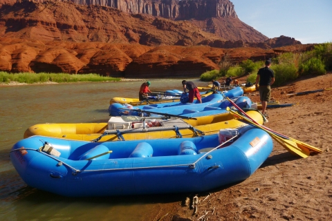 From Moab: Canyonlands 4x4 Drive and Colorado River Rafting