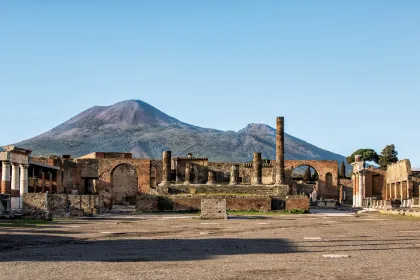Von Neapel aus: Transport nach Sorrento mit Halt in Pompeji