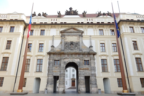 Praga: Zwiedzanie Zamku i Małej Strany z Lokalnym przewodnikiemWspólna wycieczka
