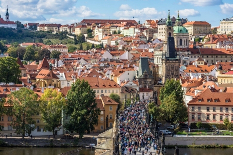 Praga: Zwiedzanie Zamku i Małej Strany z Lokalnym przewodnikiemPrywatna wycieczka