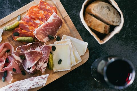 Bordeaux: tour notturno con degustazione enogastronomica e un canelé
