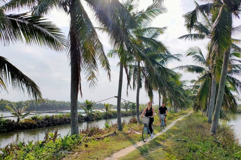 Hoi An: Wycieczka rowerowa po prywatnych wioskach z posiłkiem