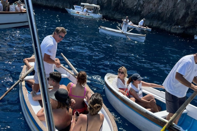 Van Sorrento: Capri-privéboottocht van een hele dag met drankjes
