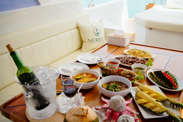 Krabi: Excursión Privada en Barco a las Islas Koh Hong con Comida y Bebida