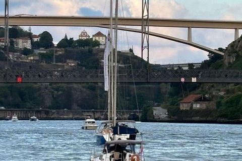 Porto: Tocht op een zeilboot gedeeld of privé (Sunset Option)Porto: Privétour op een zeilboot (ZONSONDERGANG OPTIE)