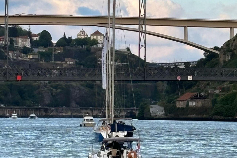 Porto: Tocht op een zeilboot gedeeld of privé (Sunset Option)Porto: Privétour op een zeilboot (ZONSONDERGANG OPTIE)