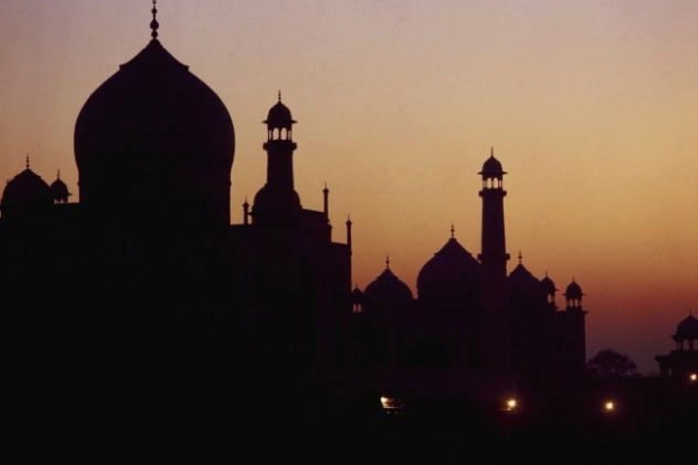 Desde Delhi: Visita al Taj Mahal y al Fuerte de Agra en el Gatimaan ExpressGaatimaan Tren Sólo Guía sin Coche, billete de tren.