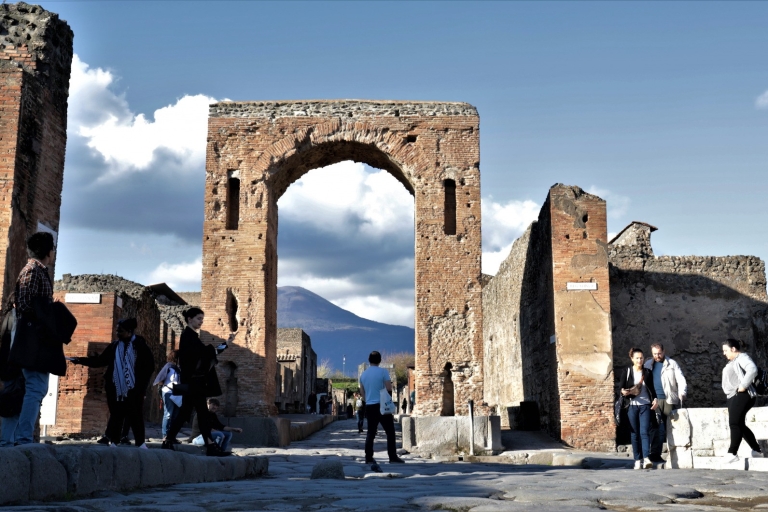 Van Pompeii: dagvullend bezoek aan Pompeii en de VesuviusVan Pompeii: dagvullend bezoek aan de archeologische vindplaats P