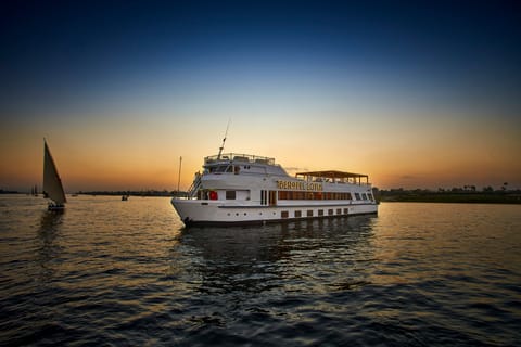 From Luxor: Nile Cruise to Dendera w/ Temple Tour and Lunch