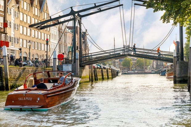Dordrecht: Tour a piedi della città con giro in barca