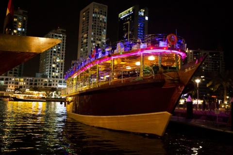 Dubai Cena-crucero en dhow de 90 minutos con espectáculos de animaciónCrucero en dhow por el puerto deportivo de Dubai