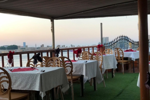 Dubaj: 90-minutowy rejs statkiem Dhow z kolacją i pokazami artystówRejs Dubai Marina Dhow