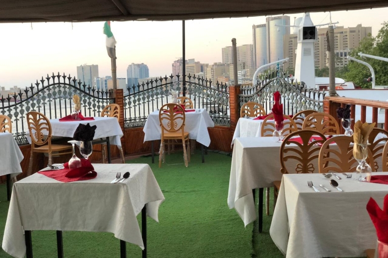Dubai: 90 minuten durende dhow-dinercruise met entertainershowsDubai Marina dhow-cruise