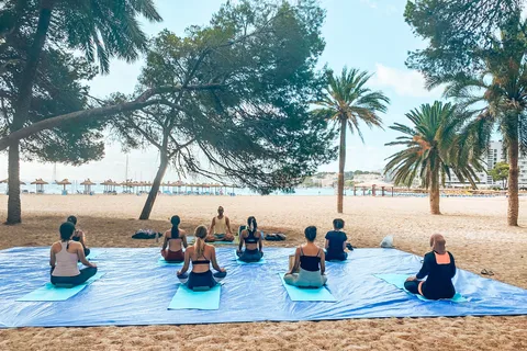 Mallorca : Yoga et brunch sur la plage de Palmanova