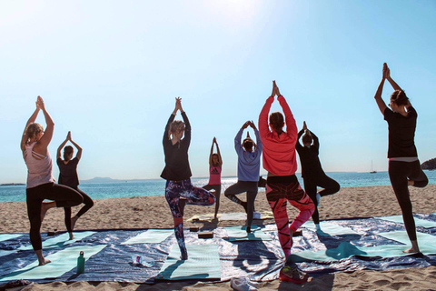 Mallorca: Yoga e brunch na praia de PalmanovaPalmanova Mallorca: Yoga e brunch na praia