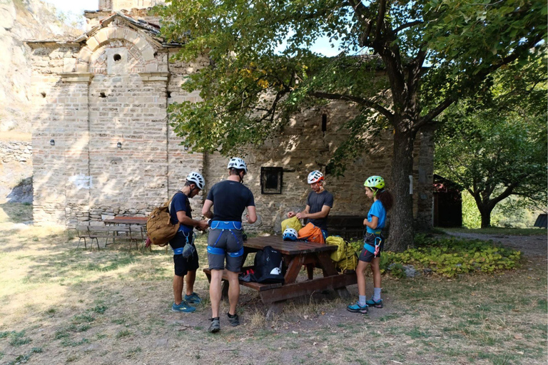 Skopje: Kletterabenteuer im Matka-Canyon mit GuideSkopje: Matka Canyon Climbing Adventure with Guide