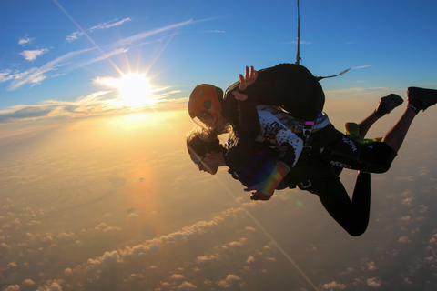 Dubaï : saut en parachute en tandem à la Palm