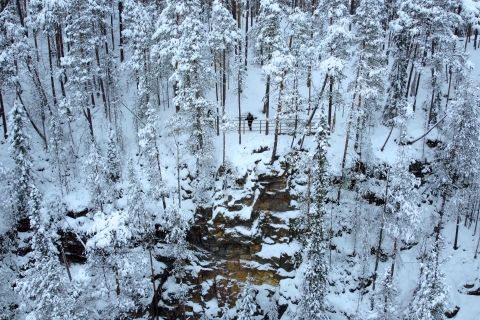 Korouoma Frozen Waterfall Tour z dronemWycieczka piesza po zamarzniętych wodospadach Korouoma