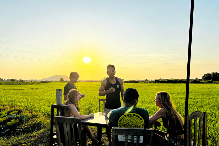 Gekke Aap Siem Reap: Zonsondergang fietstocht op het platteland