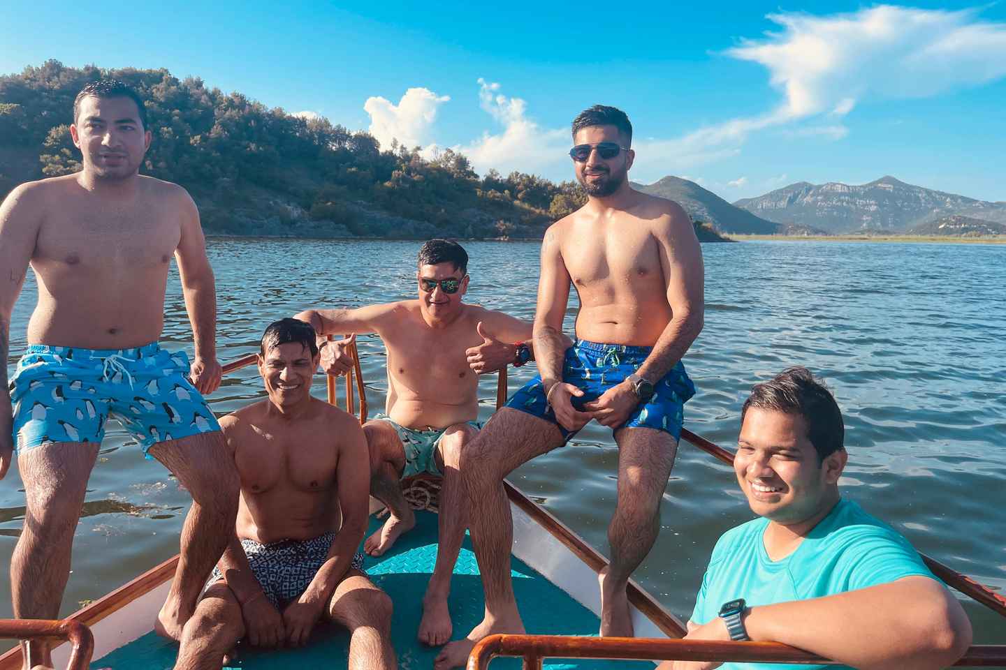 SÓLSETUR/SÓLARUPPRÁS EINKA BÁTATÚR Á SKADAR VATNI (2 KLST)