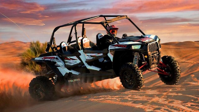 Dubai: Experiencia guiada de conducción de buggy en el desierto