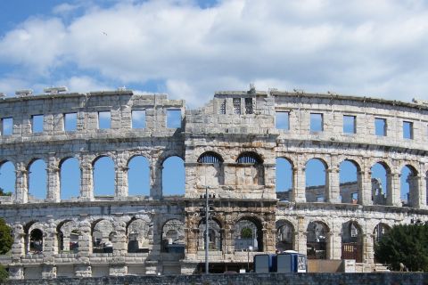 Pula: Pula Arena Entry Ticket & Guided City Highlights Tour